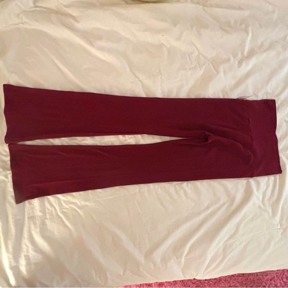 Milk tee dark red burgundy flared pants - Picture 4 of 6